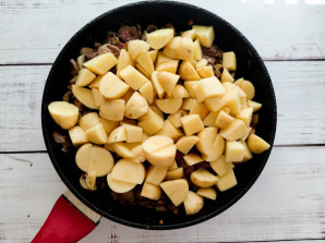 Печень с грибами и картошкой