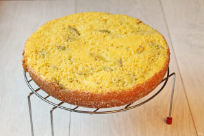 Шарлотка с яблоками на сметане в мультиварке Шарлотка с яблоками на сметане в мультиварке