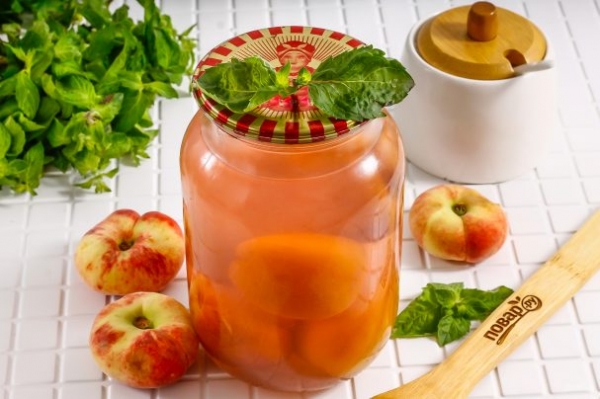 Компот из персиков с косточкой на зиму