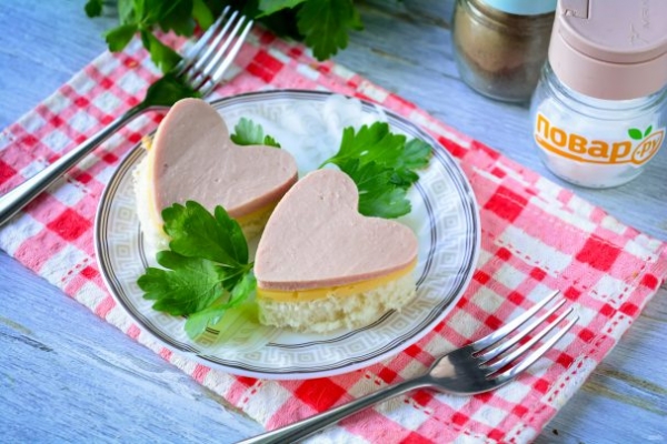 Бутерброды в виде сердца Бутерброды в виде сердца