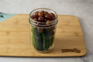 Маринованные огурцы с крыжовником Маринованные огурцы с крыжовником