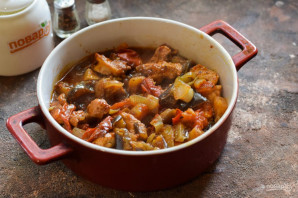 Индейка с баклажанами и помидорами в духовке Индейка с баклажанами и помидорами в духовке