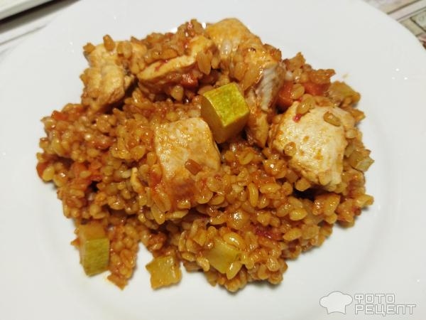Рецепт: Булгур с куриным филе - с овощами и помидорами в собственном соку