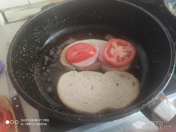 Рецепт: Горячие бутерброды на сковородке - в моем исполнении. Рецепт: Горячие бутерброды на сковородке - в моем исполнении.