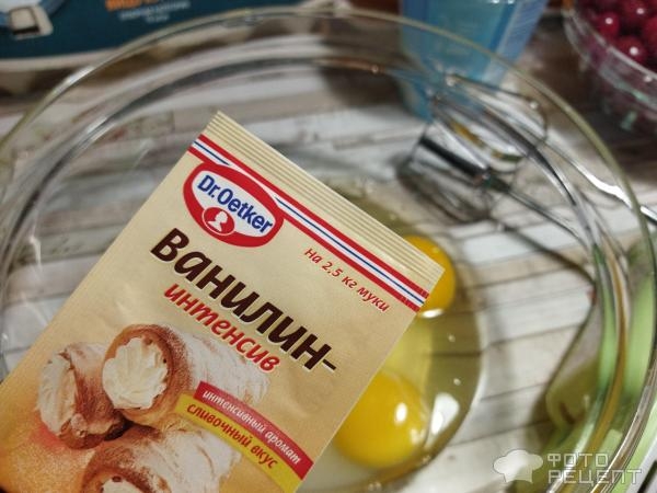 Рецепт: Ягодный манник - с вишней на сметане Рецепт: Ягодный манник - с вишней на сметане