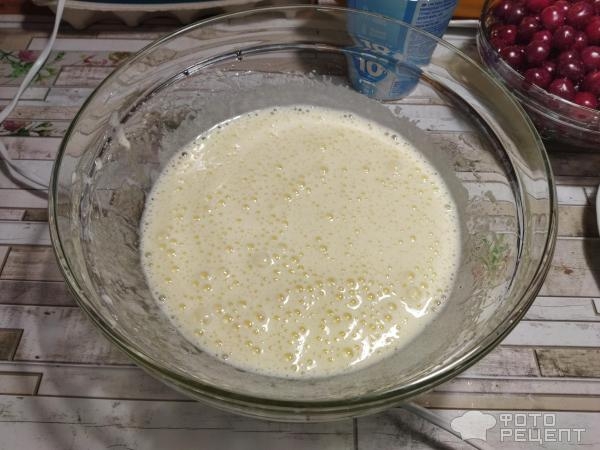 Рецепт: Ягодный манник - с вишней на сметане Рецепт: Ягодный манник - с вишней на сметане