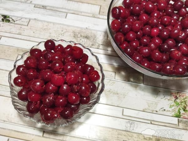 Рецепт: Ягодный манник - с вишней на сметане Рецепт: Ягодный манник - с вишней на сметане