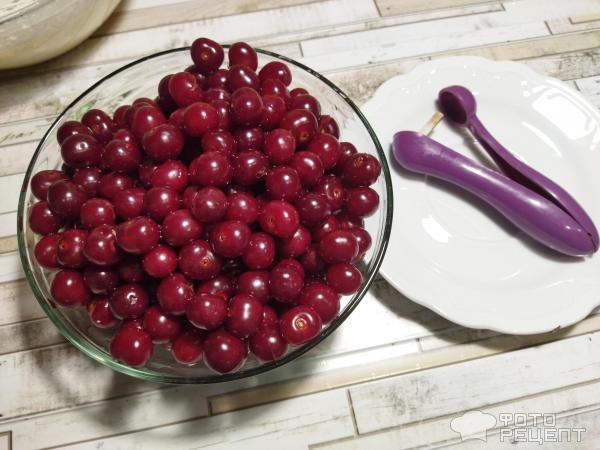 Рецепт: Ягодный манник - с вишней на сметане Рецепт: Ягодный манник - с вишней на сметане