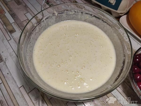 Рецепт: Ягодный манник - с вишней на сметане Рецепт: Ягодный манник - с вишней на сметане