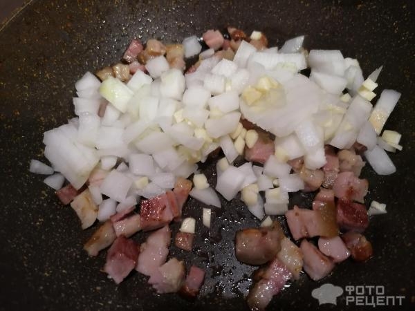 Рецепт: Капуста тушеная с лисичками - С помидорами, любистком и копченостями Рецепт: Капуста тушеная с лисичками - С помидорами, любистком и копченостями