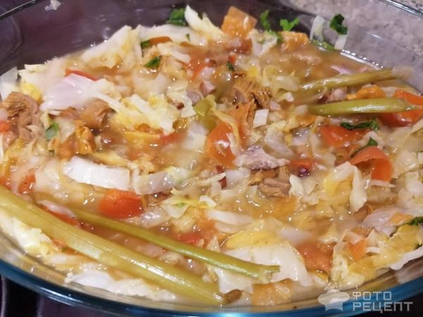 Рецепт: Капуста тушеная с лисичками - С помидорами, любистком и копченостями Рецепт: Капуста тушеная с лисичками - С помидорами, любистком и копченостями