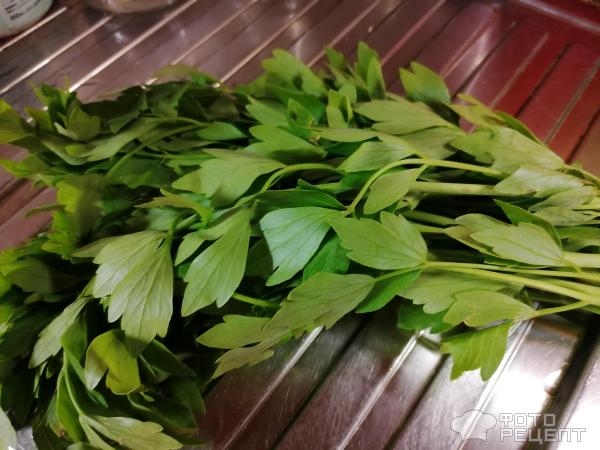 Рецепт: Капуста тушеная с лисичками - С помидорами, любистком и копченостями Рецепт: Капуста тушеная с лисичками - С помидорами, любистком и копченостями