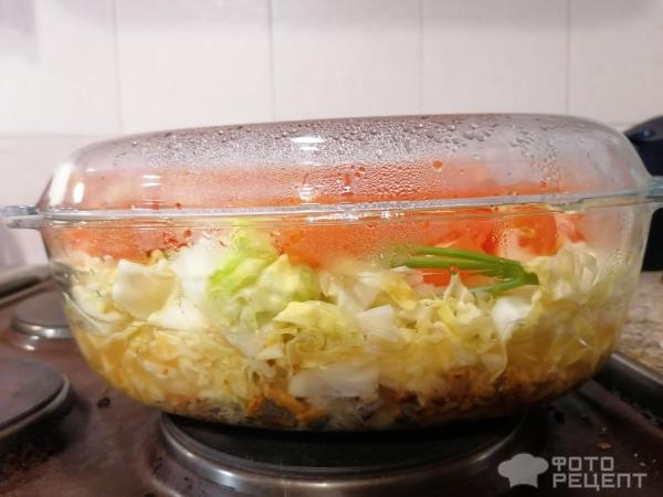 Рецепт: Капуста тушеная с лисичками - С помидорами, любистком и копченостями Рецепт: Капуста тушеная с лисичками - С помидорами, любистком и копченостями