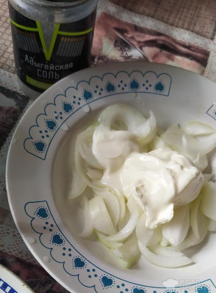 Рецепт: Карп запеченный - в духовке со сметаной и луком. Рецепт: Карп запеченный - в духовке со сметаной и луком.