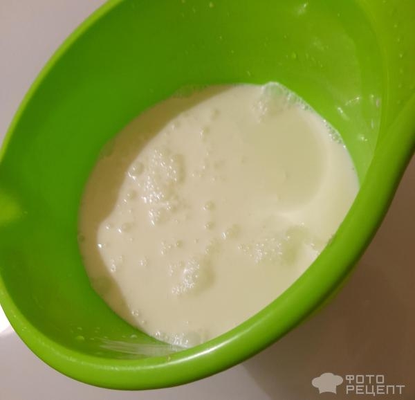 Рецепт: Мини-шарлотка - Шоколадная мини-шарлотка с кусочками яблок, в виде кексиков, в микроволновке.