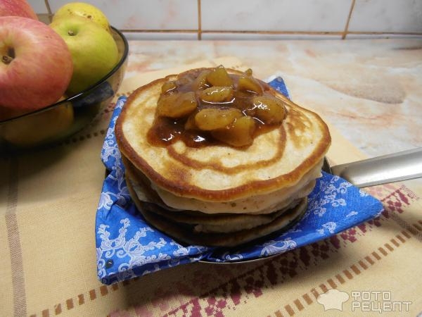 Рецепт: Панкейки на кефире - с яблоками