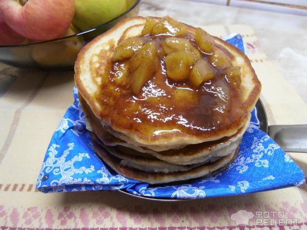 Рецепт: Панкейки на кефире - с яблоками