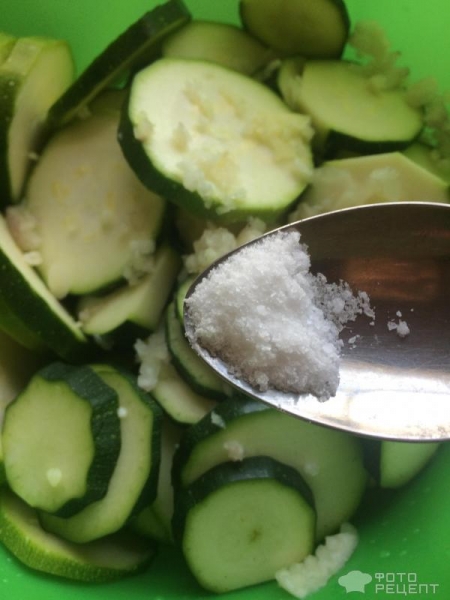 Рецепт: Закуска из жареных кабачков - Очень просто и так вкусно! Рецепт: Закуска из жареных кабачков - Очень просто и так вкусно!