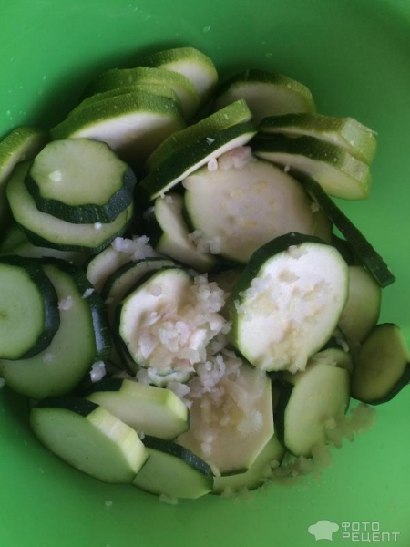 Рецепт: Закуска из жареных кабачков - Очень просто и так вкусно! Рецепт: Закуска из жареных кабачков - Очень просто и так вкусно!