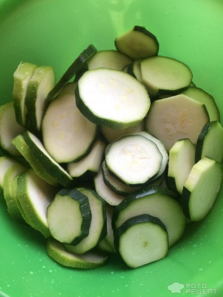 Рецепт: Закуска из жареных кабачков - Очень просто и так вкусно! Рецепт: Закуска из жареных кабачков - Очень просто и так вкусно!