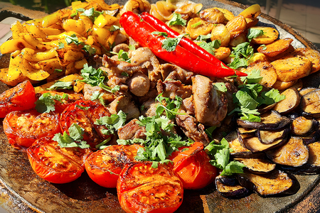 Садж из баранины с овощами Садж из баранины с овощами