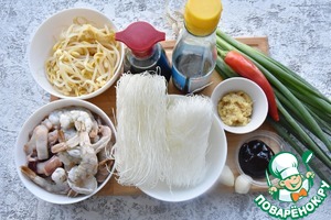 Жареная лапша по-тайски с морепродуктами Жареная лапша по-тайски с морепродуктами