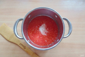 Протертые помидоры с чесноком на зиму Протертые помидоры с чесноком на зиму