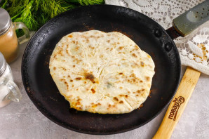 Лепешки с брынзой и зеленью Лепешки с брынзой и зеленью