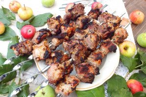 Шашлык в яблочном маринаде Шашлык в яблочном маринаде