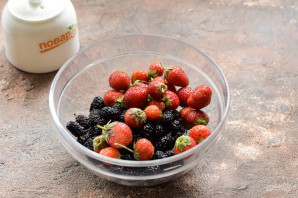 Компот из клубники и шелковицы на зиму Компот из клубники и шелковицы на зиму