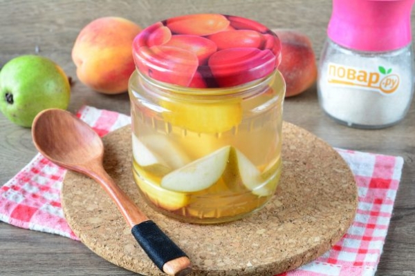 Компот из груш и персиков на зиму Компот из груш и персиков на зиму