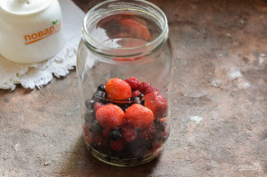 Компот из клубники, малины и смородины на зиму Компот из клубники, малины и смородины на зиму