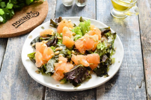 Салат с грейпфрутом и кедровыми орешками Салат с грейпфрутом и кедровыми орешками