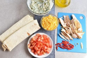 Закуска из лаваша с курицей