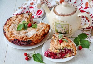 Пирог с ревенем и малиной Пирог с ревенем и малиной