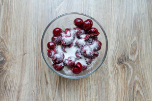 Пирог с ревенем и вишней Пирог с ревенем и вишней