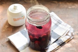 Компот из вишни и шелковицы на зиму Компот из вишни и шелковицы на зиму