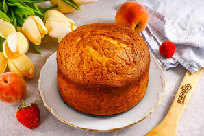 Пирог с клубникой и персиками Пирог с клубникой и персиками