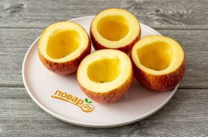 Печеные яблоки с клюквой