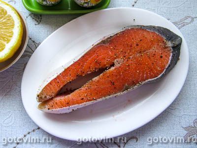 Стейк семги в фольге (с помидорами и сыром) Стейк семги в фольге (с помидорами и сыром)