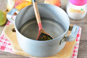 Компот из груш и персиков на зиму Компот из груш и персиков на зиму