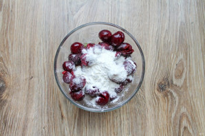 Пирог с ревенем и вишней Пирог с ревенем и вишней