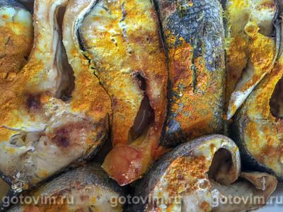 Стейки судака в духовке, маринованные в белом вине и с лемонграссом и куркумой Стейки судака в духовке, маринованные в белом вине и с лемонграссом и куркумой