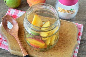 Компот из груш и персиков на зиму Компот из груш и персиков на зиму