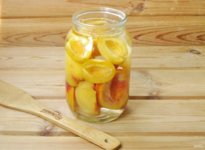 Компот из персиков и абрикосов на зиму Компот из персиков и абрикосов на зиму