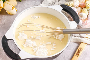 Торт "Наполеон" с безе Торт "Наполеон" с безе