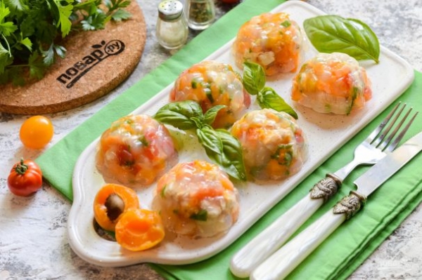 Заливное из куриного филе с абрикосами Заливное из куриного филе с абрикосами