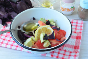 Салат с авокадо и базиликом Салат с авокадо и базиликом