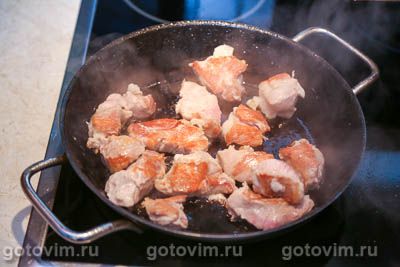 Мясо в квасе, тушенное с ржаными сухариками