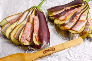 Веер из баклажанов с беконом в духовке Веер из баклажанов с беконом в духовке